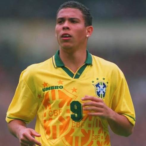 巴西罗纳尔多个人资料，罗纳尔多·路易斯·纳扎里奥·达·利马（巴西足球运动员） (图3)