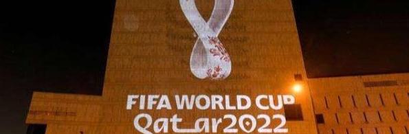 卡塔尔世界杯将是一个非常特别的比赛，这是第一次在中东地区举行的世界杯。观众应该遵守当地法律和规定，保持安全和健康，并尊重当地文化和传统。在观看比赛时，观众应该遵守足球场馆的规定和指示，以确保比赛的顺利进行。