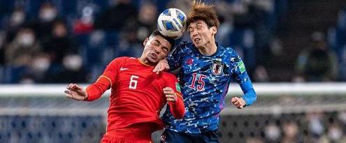 7、足球迷2：中国队的进攻线必须要更加积极和有力，才能够在日本队的防线上取得成功。